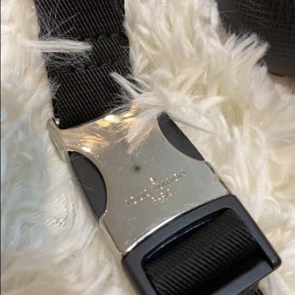 Pristine 100% Authentic LV Outdoor Bumbag in Noir - Picture 7 of 12